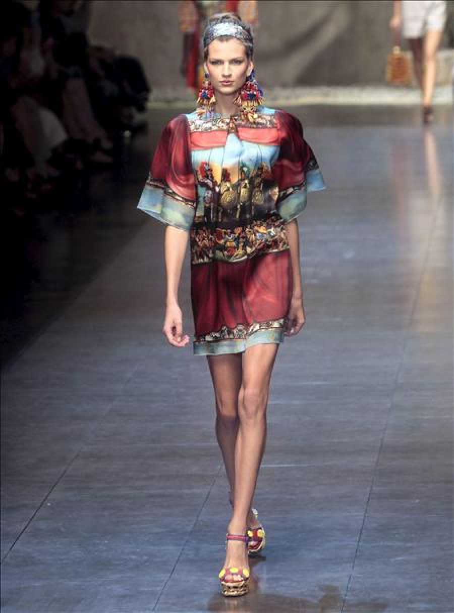 Dolce Gabbana, del trópico a la pasarela de Milán con muchas rayas y color