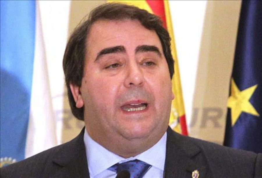 El alcalde de A Coruña niega un viaje suyo al Bernabeu y enchufes