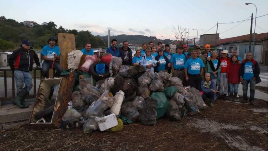 La EcoRegata de Betanzos se salda con la retirada de casi 7.000 kilos de basura
