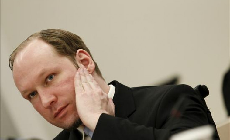 Breivik es igual de peligroso que cuando atentó en Noruega en 2011, según una psiquiatra