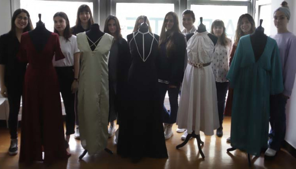 Alumnas de la escuela de moda Formarte diseñan vestidos para cinco influencers gallegas