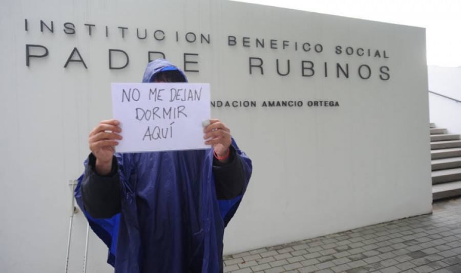 El director de Padre Rubinos alega que tuvo que expulsar a un sintecho