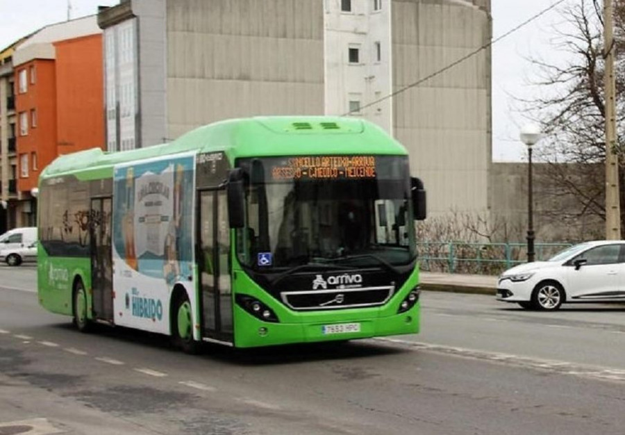 Cuatro mil quinientos arteixáns usan al mes las líneas de bus municipales