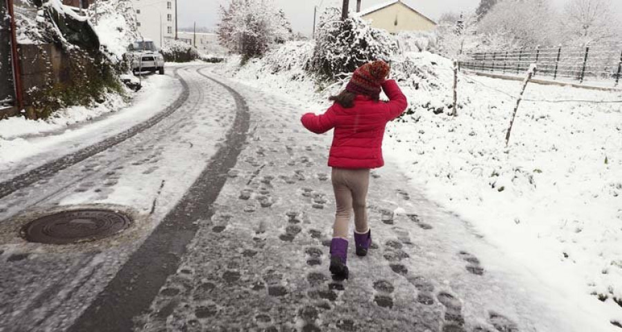 La nieve y las placas de hielo dejan sin clase a más de 24.000 alumnos gallegos