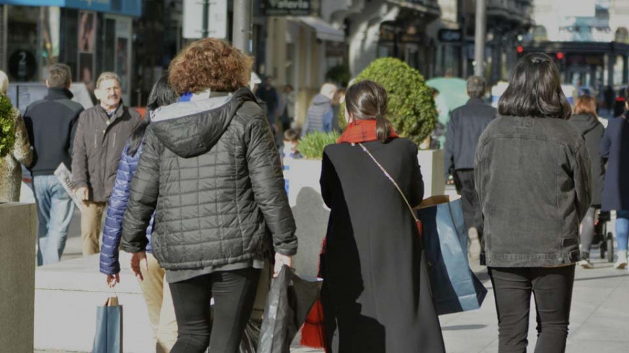 Los coruñeses aprovechan el último domingo del año para  las compras y el ocio en familia