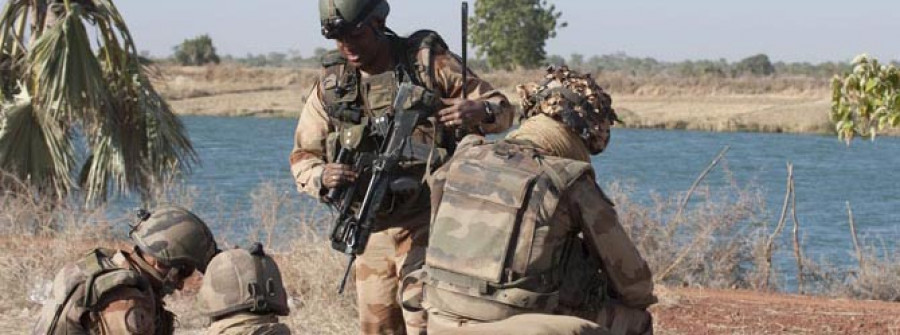 Francia refuerza su presencia en Mali con más soldados y logra recuperar dos ciudades