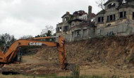 Cambre garantiza que el desmonte  en la finca Bailly no afectará a los chalés