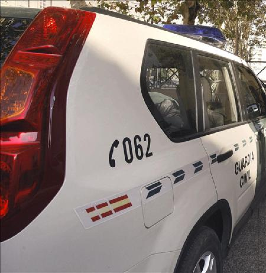 Un avión militar accidentado cae en un descampado en el municipio madrileño de Meco