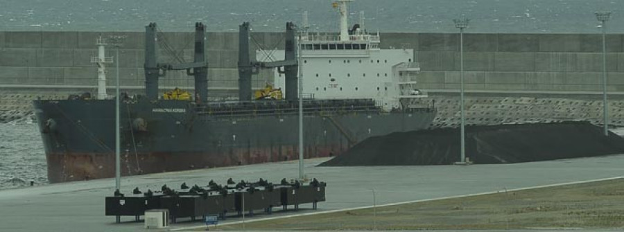 Pastor supervisará hoy la primera operación de carga en el Puerto Exterior