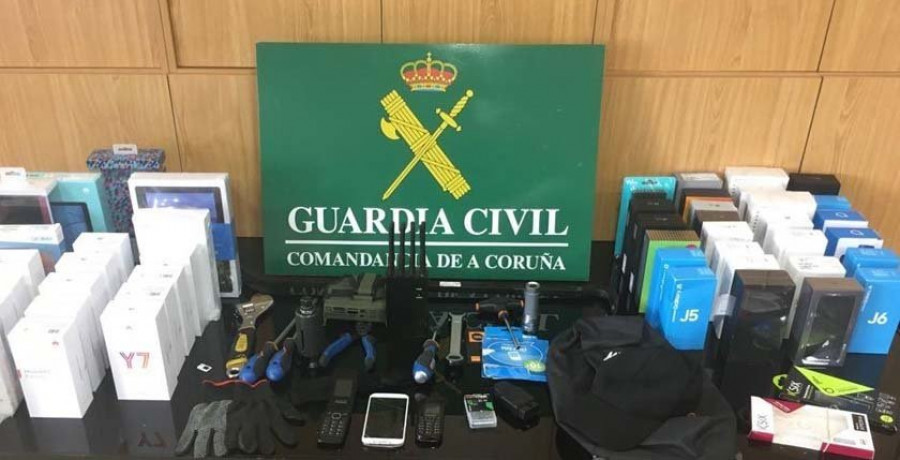 Desarticulada una banda que robó en tiendas de telefonía de la comarca