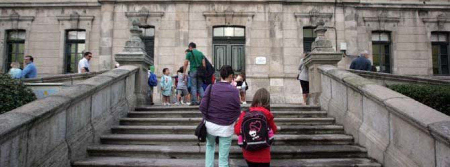 La Marea no pidió aún a la Xunta que abra centros escolares fuera de horario
