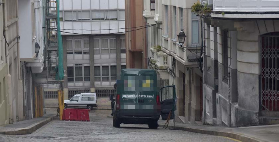 La peatonalización aún no libra a la Ciudad Vieja de los aparcamientos irregulares