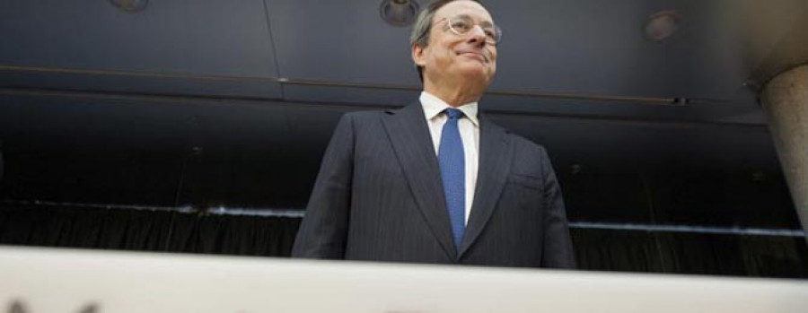 El BCE prevé que la economía de la eurozona se contraerá un 0,5 % en 2013