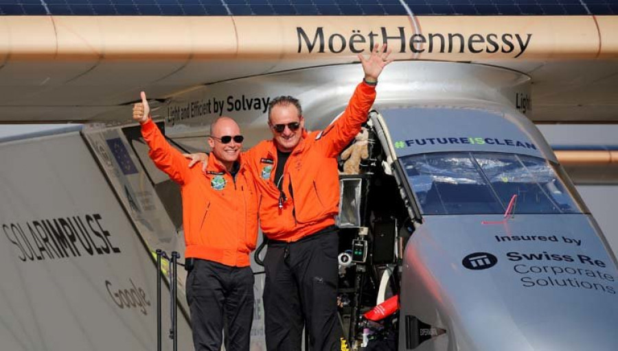 El avión Solar Impulse II llega a Egipto tras cruzar el Mediterráneo