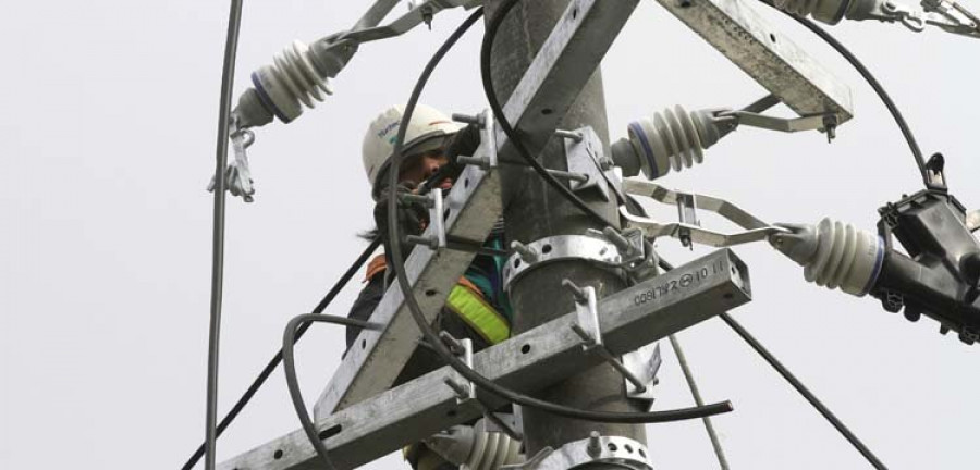 El recibo de la luz sube un 4,2% en diciembre, pero cierra el año con una caída de hasta el 10,8%