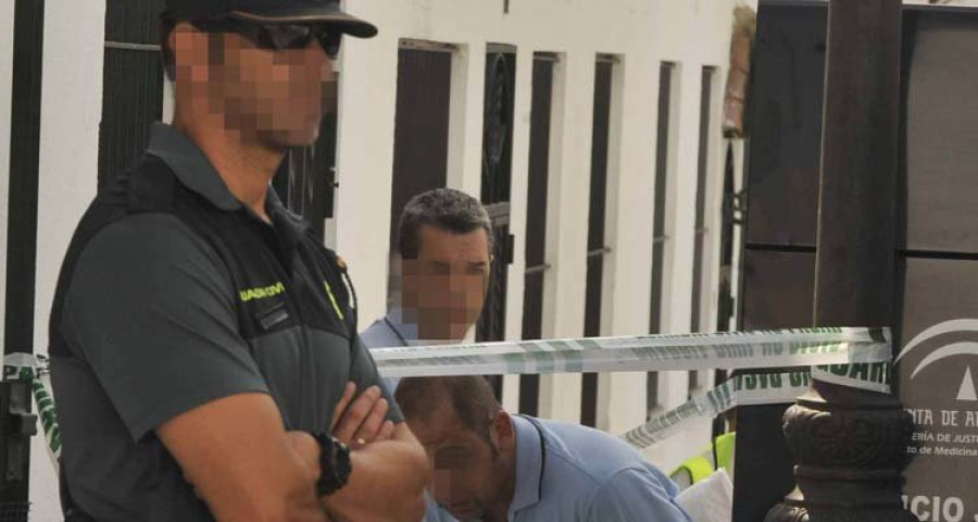 Detenido por asfixiar a su bebé de ocho meses y dar una paliza a su pareja en Arcos de la Frontera