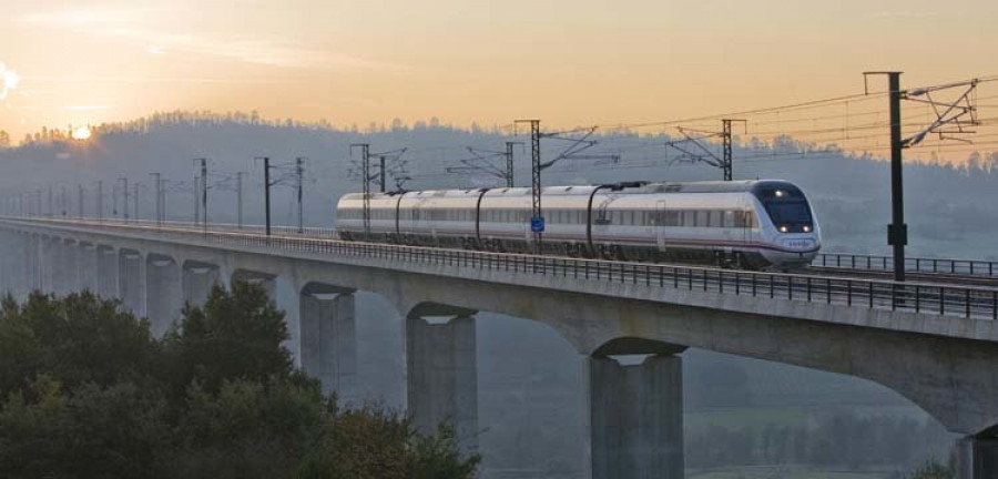 Los Alvia entre Madrid y Galicia se incrementan a tres trenes por sentido a partir de este viernes