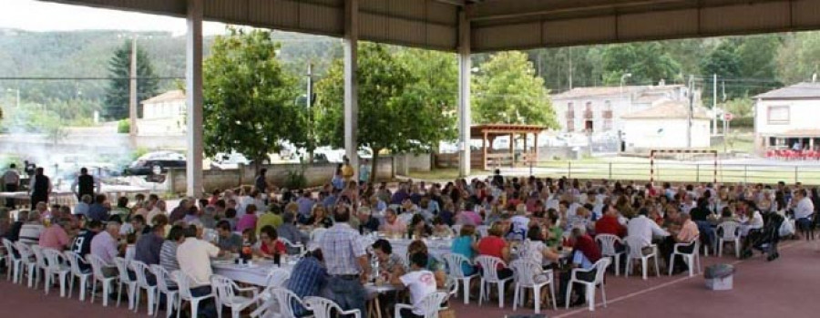Casi 300 personas participan en la Festa do Socio de Fillos de Ois