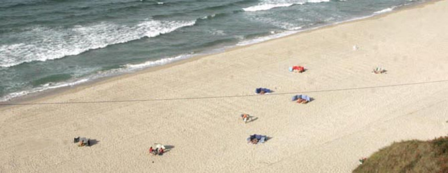ARTEIXO - El gobierno retira las restricciones  al nudismo de la ordenanza de playas