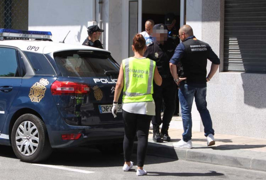 Detenido un hombre que enviaba droga a las cárceles de Teixeiro (A Coruña) y Bonxe (Lugo) oculta en libros y revistas