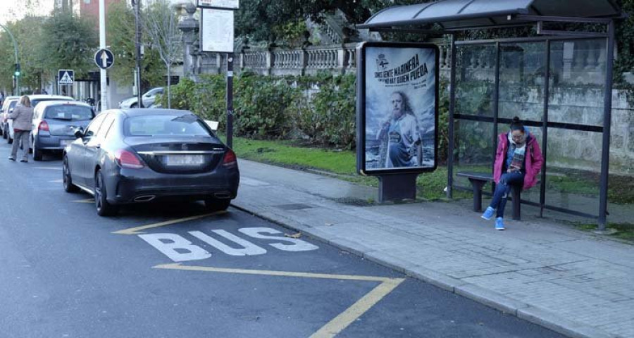 El Ayuntamiento prepara campañas de multas contra el aparcamiento irregular