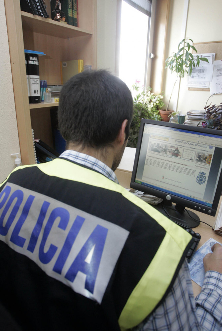 Un joven presenta denuncia en A Coruña tras aparecer semidesnudo, desorientado y con la cuenta sin dinero