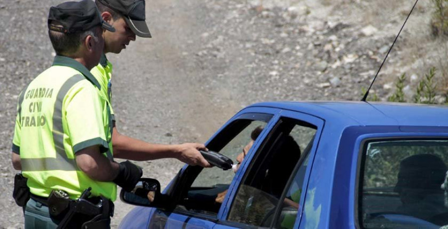 Detenido por conducir ebrio, sin carné y con el coche en llamas