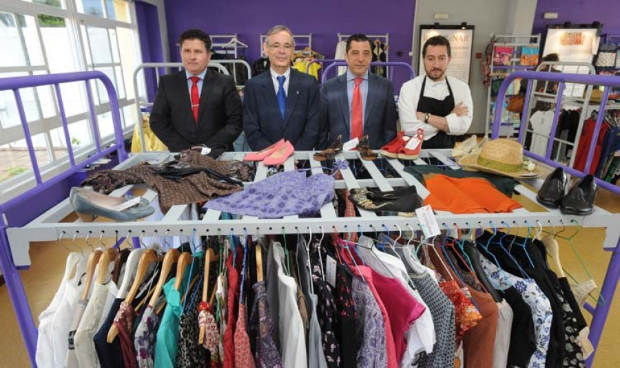 Padre Rubinos inaugura una tienda solidaria en la vieja sede de Labañou