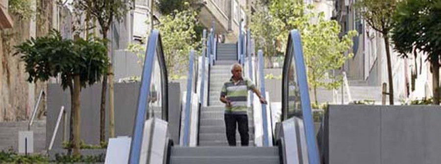 Las escaleras de la calle de Maestro Clavé ya dan servicio
