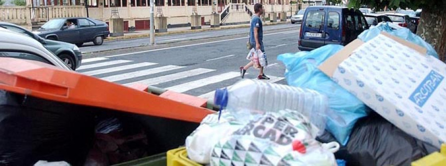 AS MARIÑAS- El Consorcio duplica el servicio de recogida de basura durante el verano en las zonas turísticas