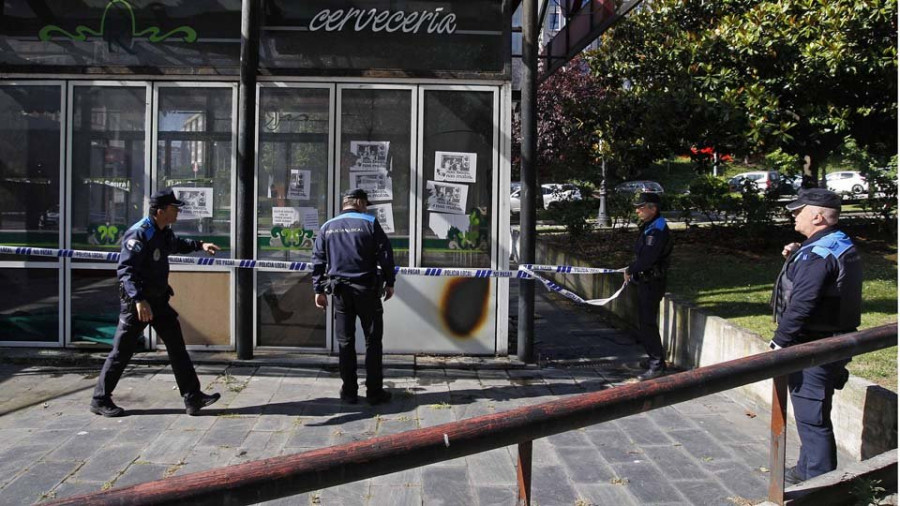 Una mano anónima provoca un incendio en el antiguo bar Remanso