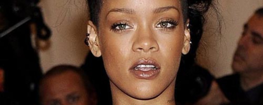 El hermano menor de Rihanna asegura que la artista era una gran estudiante