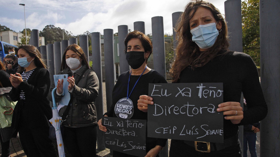 Miles de firmas reclaman la readmisión de la directora del colegio Luis Seoane