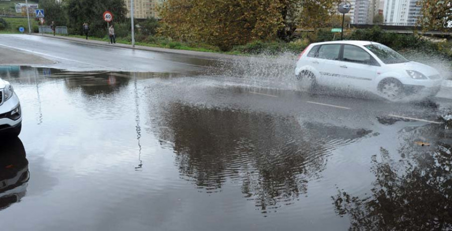 La tromba de agua a primera hora de la mañana inundó túneles y obligó  a cortar carriles