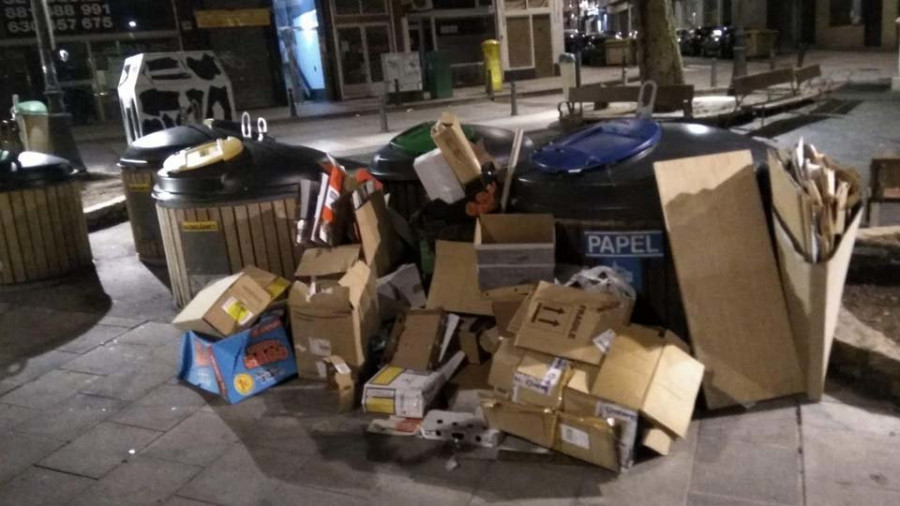 La avería de camiones provoca problemas en la recogida de papel