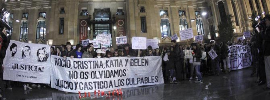 Botella pide a la Virgen que ayude a los padres de las fallecidas en el Madrid Arena