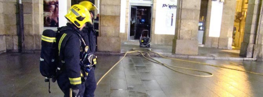 Una pulpeira y un bar sufren daños por sendos incendios en sus cocinas