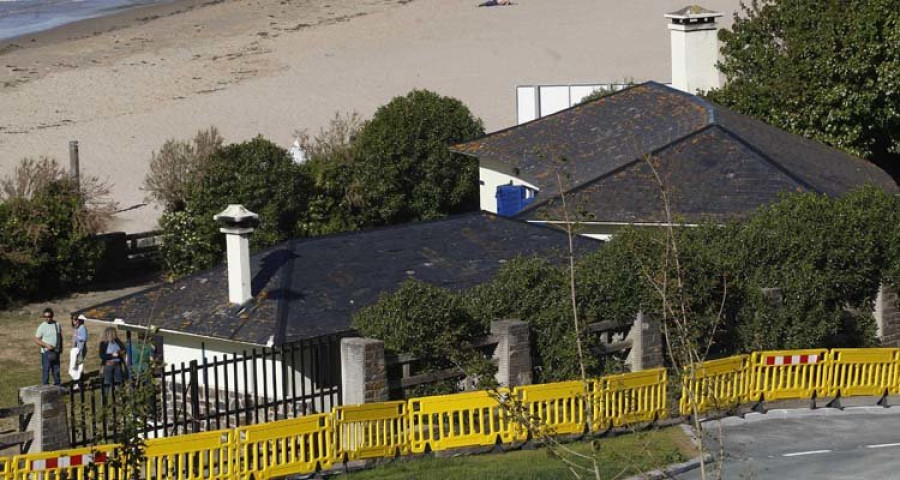 Una fiesta universitaria destroza 
la casa municipal de Bastiagueiro