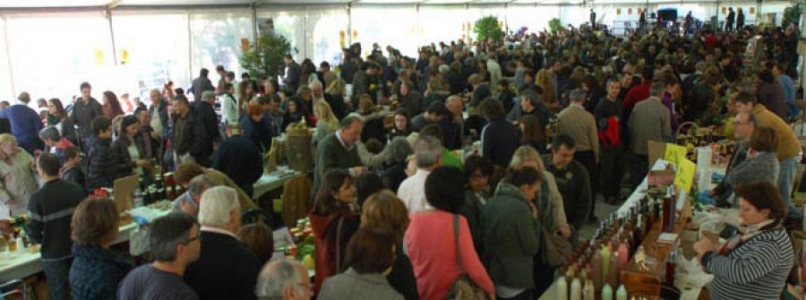 Tradición y fiesta se unen en Perillo para ofrecer el sabor de la mejor miel local