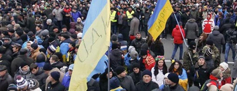El Gobierno de Ucrania supera la moción de censura entre protestas
