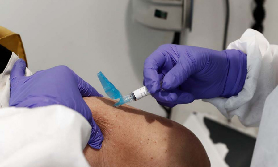 El Sergas recibe 88.320 dosis de vacuna antigripal para menores de 65 años y contará con 64.900 más el viernes