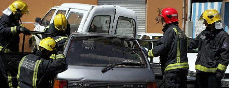 Un conductor de 79 años fallece al volante y se empotra contra un vehículo aparcado en Monte Alto