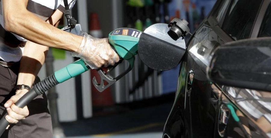 Los carburantes se abaratan 
en vísperas de la Semana Santa