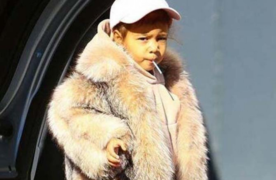 La hija de Kim Kardashian luce un abrigo de zorro de más de 3.200 euros