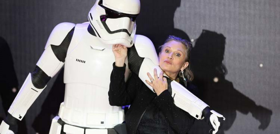 Carrie Fisher, la famosa princesa Leia de “Star Wars”, fallece tras sufrir un ataque al corazón