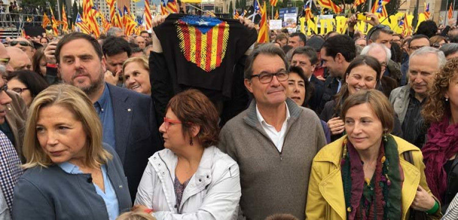 Miles de catalanes protestan por los procesos judiciales  contra la secesión