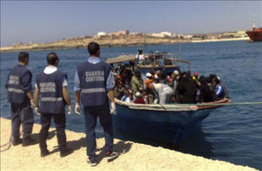 Mueren 2 inmigrantes por hipotermia tras ser rescatados por agentes italianos