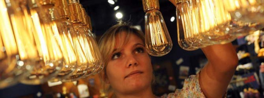 El precio de la luz baja este lunes un 30,5 %