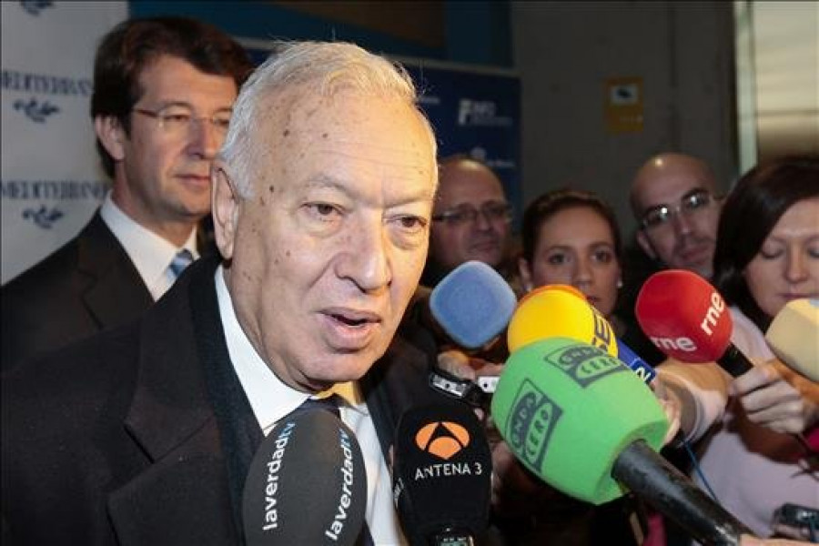 García-Margallo advierte de que "no visitará el peñón mientras no haya una bandera española"