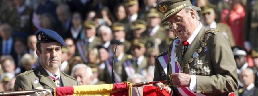 El rey distingue al regimiento de los “héroes del Annual”
